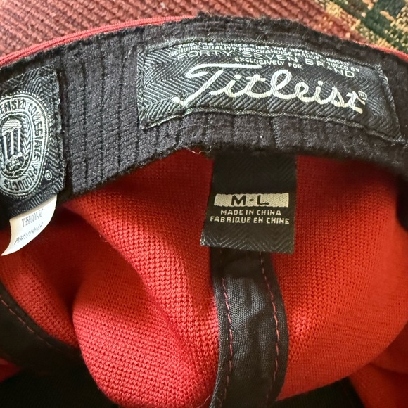 Titleist Burgundy Golf Cap with Gamecocks Embroidered Logo - Picture 4 of 4